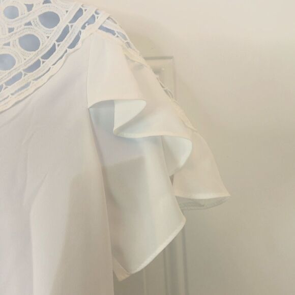 April White blouse with lace and short fluttered and ruffled sleeves - Picture 11 of 12